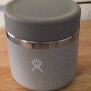 Hydro flask. Holds 2 cups liquid. Like new condition.